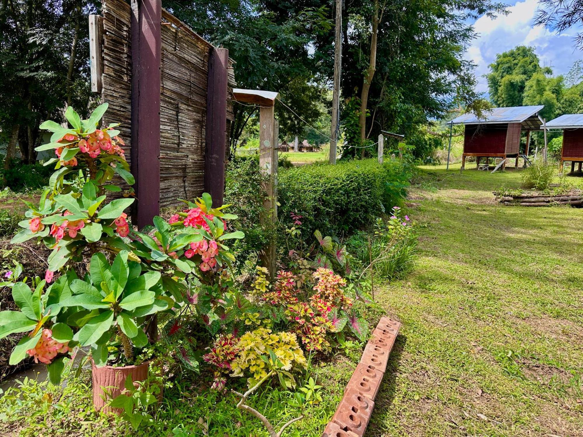 Twin Hut Hotel Pai Exterior photo